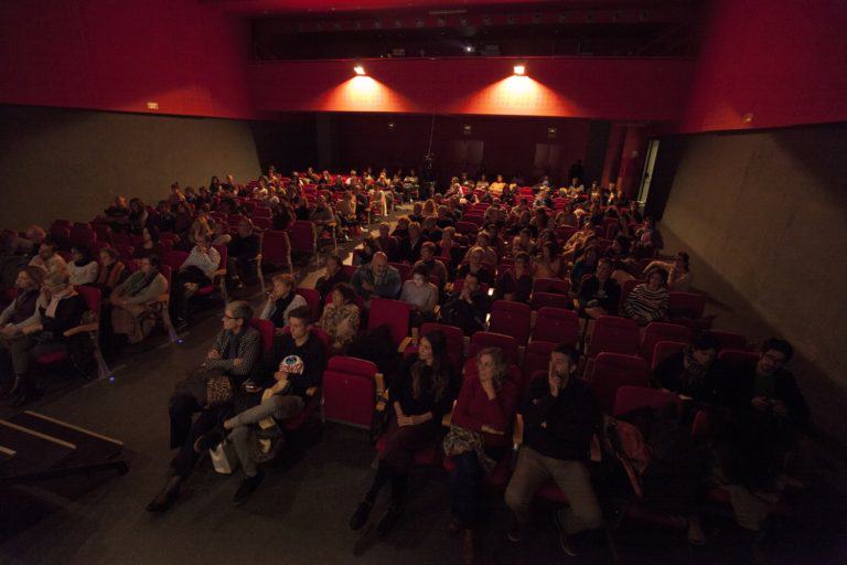 Más de 100 asistentes a la conferencia