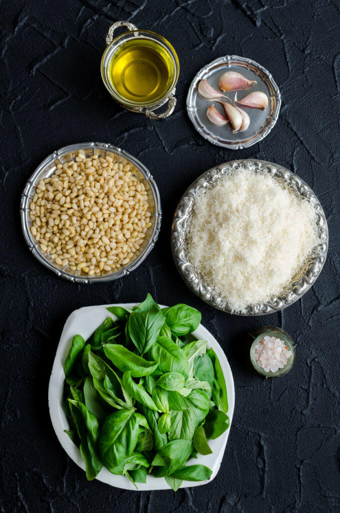 Ingredientes para preparar un pesto