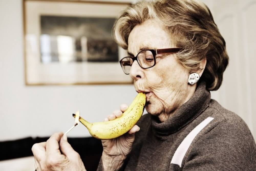Un estudio científico confirma altos porcentajes de THC en las hebras de la piel de plátano