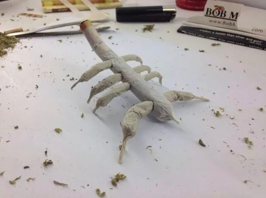 Scorpion joint: a miniature masterpiece, as it also requires a certain level of basic origami experience