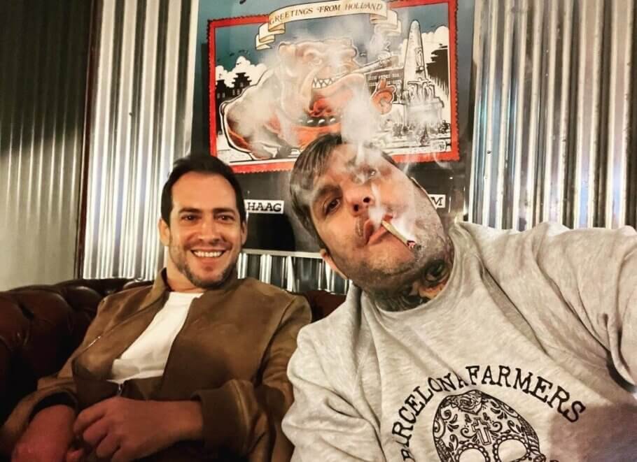 El Langui & Adán enjoying a smoke and good vibes