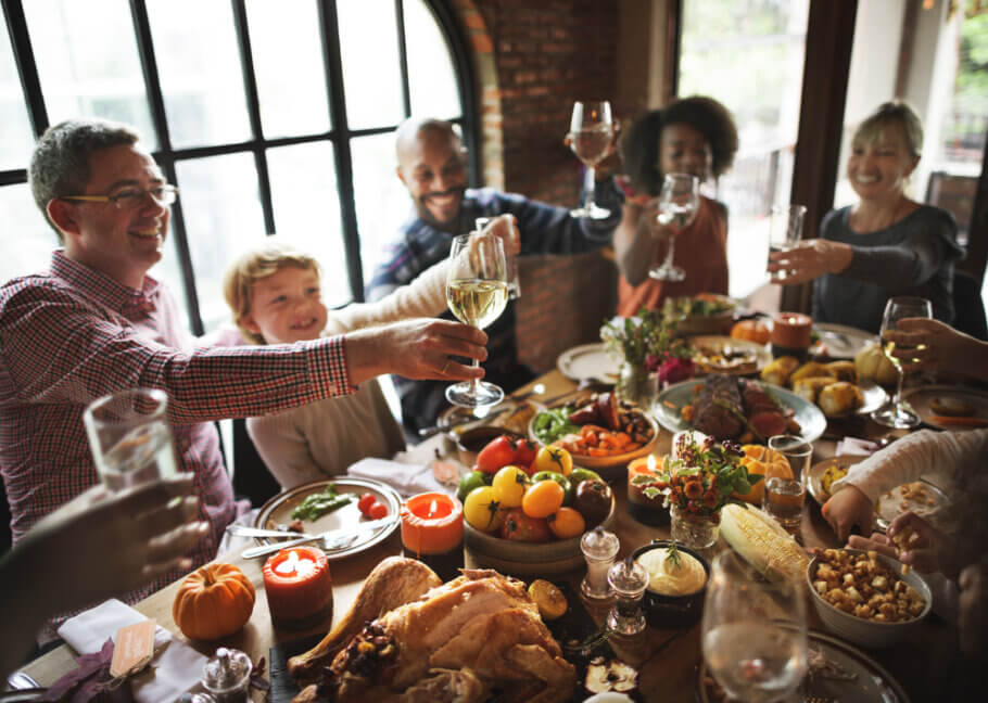 Una comida ligerita con toda la familia; no te va a venir mal un poco de cannabis...