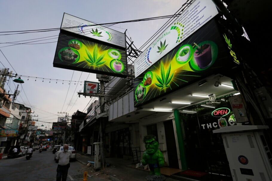 Una tienda de productos de THC y CBD en la ciudad costera de Pattaya, cerca de Bangkok