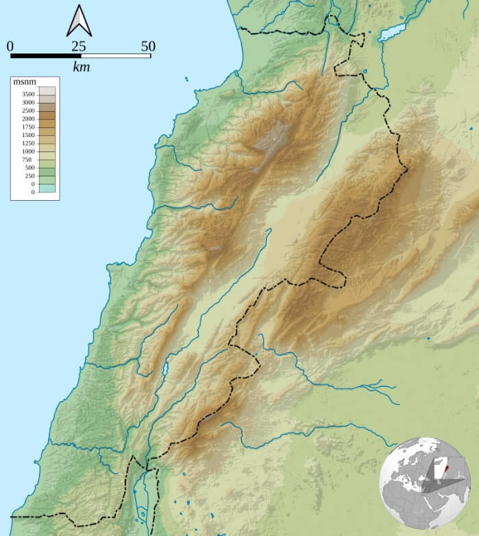 El valle de Bekaa o Beqaa discurre de noreste a suroeste, entre las cordilleras del Líbano (al este) y del Antilíbano (al oeste, haciendo frontera con Siria)