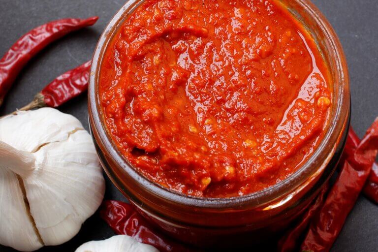 Salsa picante con cannabis