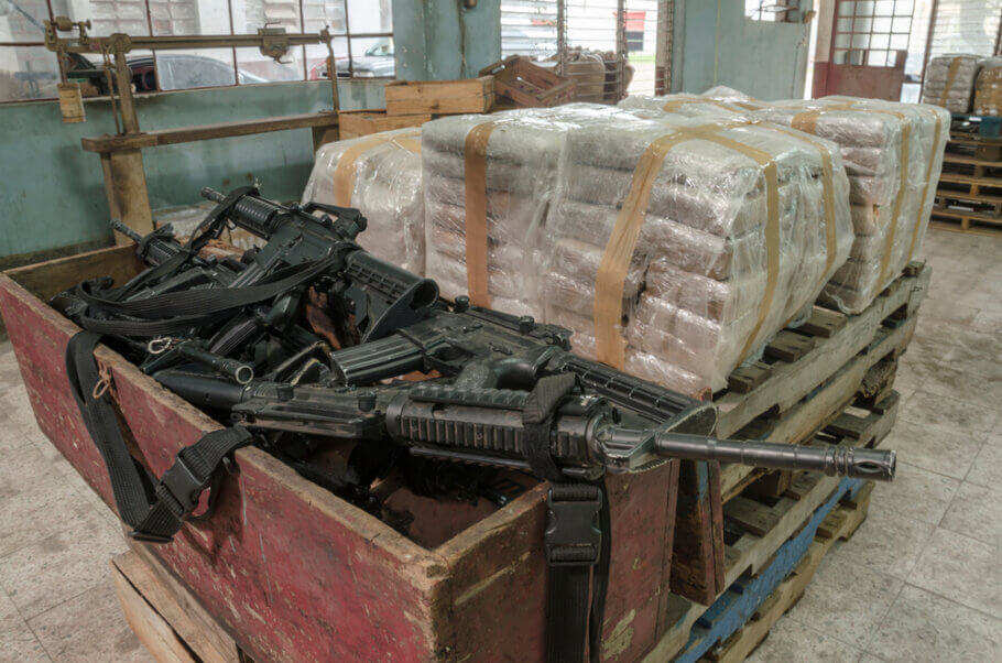 Los grandes traficantes de drogas suelen alcanzar grandes cotas de poder, y necesitan armas para protegerlo