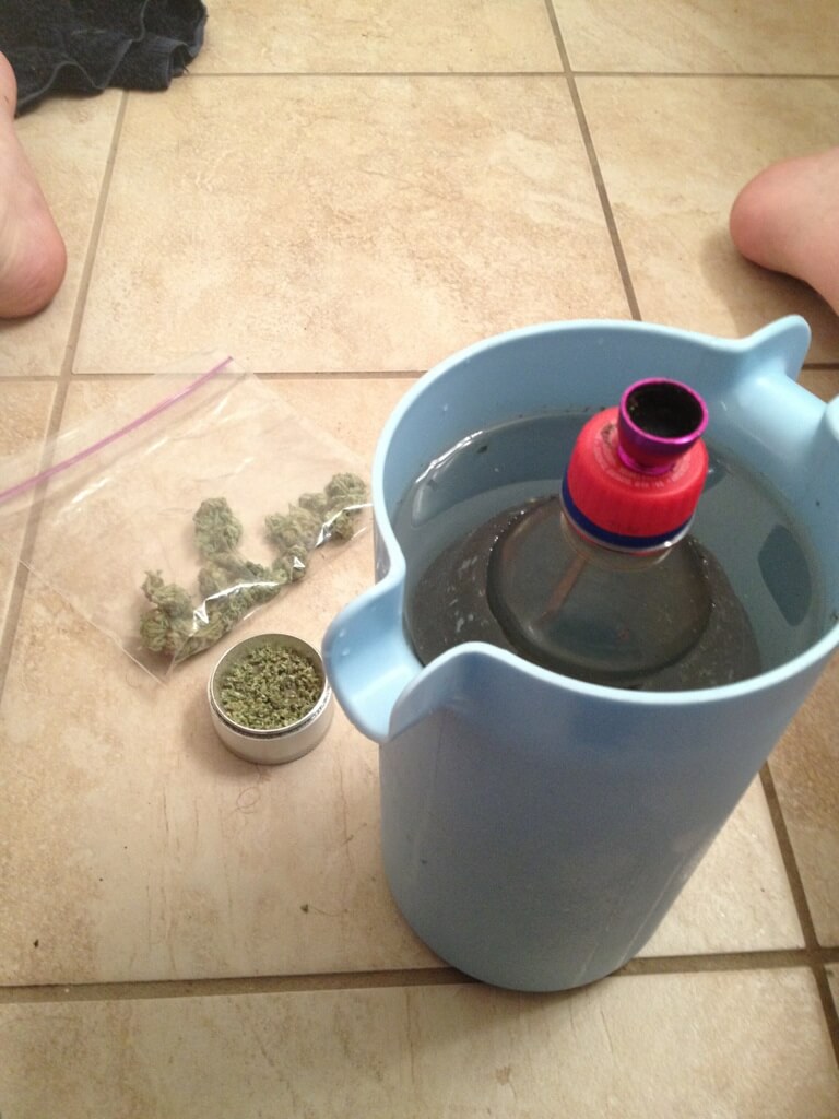 Con unos sencillos elementos que encontrarás en casa puedes montar un bong de gravedad