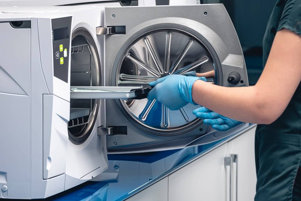 Si bien no está al alcance de todos, utilizar un autoclave es la manera más efectiva de esterilizar el material