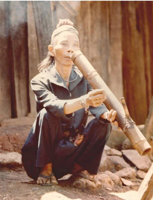 Camperol fumant en Baung