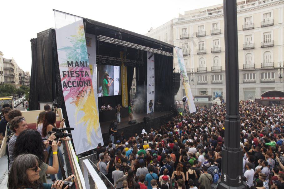 La ManiFiestaAcción a la plaça del Sol de Madrid