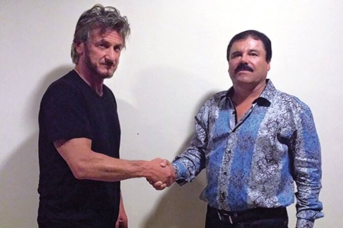 "El Chapo" Guzmán estrenyent la mà de... ¿¿Sean Penn ?? (Foto: Flickr)