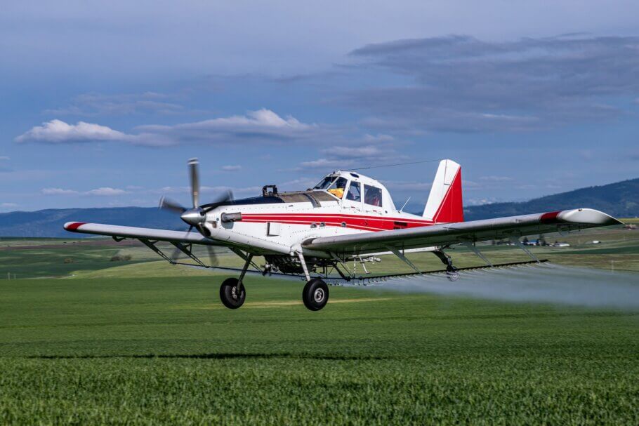 Hi ha un preu a pagar per l'ús massiu de fertilitzants i pesticides químics (Foto: Eric Brehm)