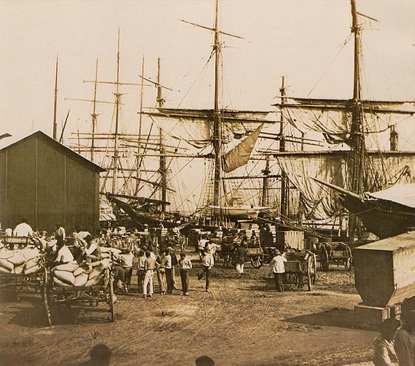 El port de Són Paulo era un important centre de mercaderies. En aquesta imatge de 1880 es poden veure fardells de cafè a punt de ser carregats als navilis