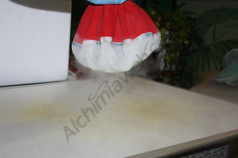 Dry ice is a very fast method to separate resin