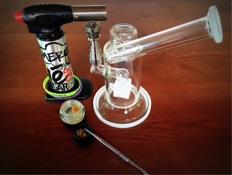 Glass rig, nail, torch and dabber