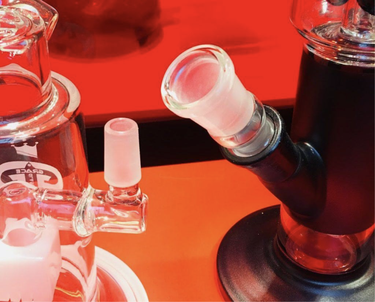 Water pipes and bongs: Vocabulary and accessories
