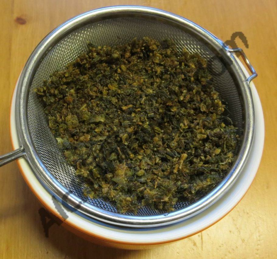 Strain the oil from the cannabis with a sieve