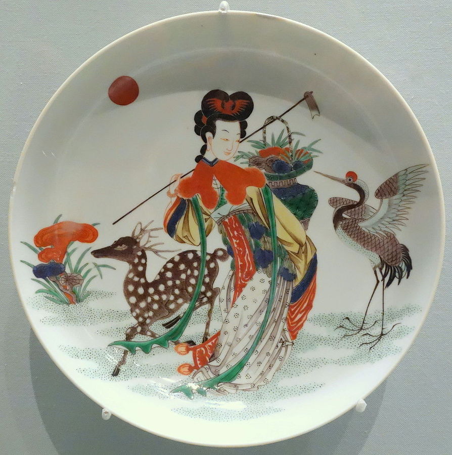Qing dynasty porcelain plate depicting Magu, 18th century (San Francisco Asian Art Museum)