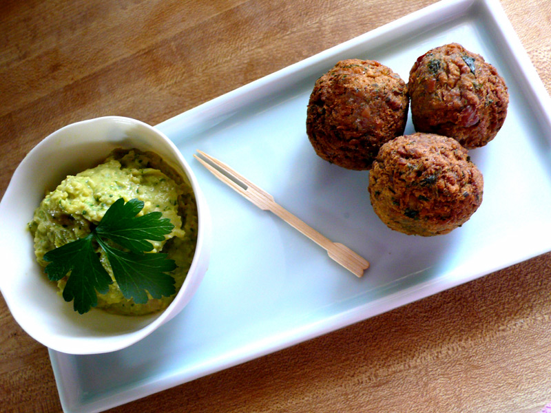 You can accompany your hummus with some crispy falafels (Image: Chotda)