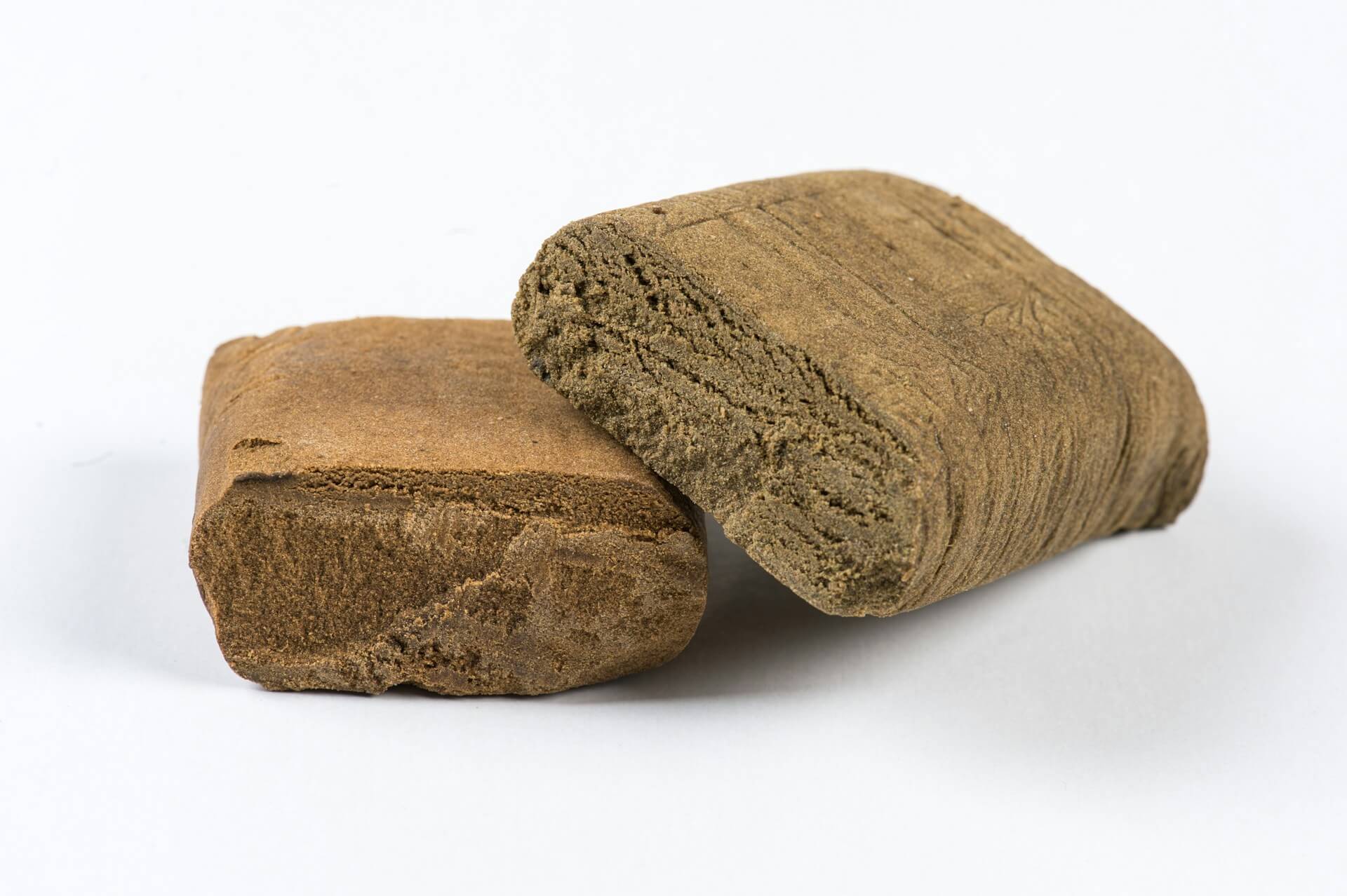 Resin concentrates like this hashish are nothing more than the result of collecting the trichomes from the plant (Image: hakuna matata)
