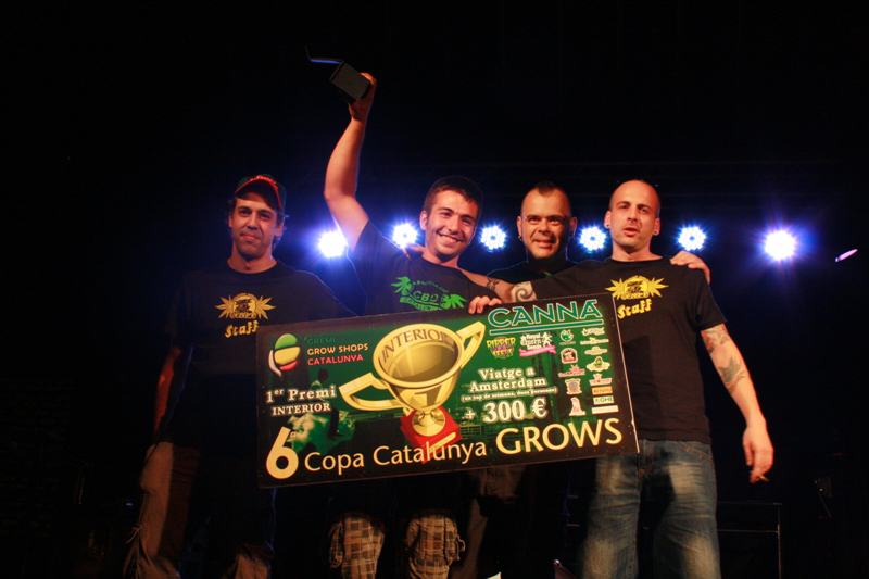 Intérieur amateur: 1º: Cristian avec Somango x Mazar pour Cactus Martorell