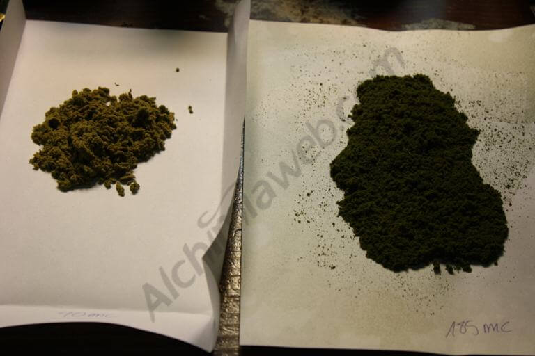 A gauche : 1ère extraction . A droite: 2ème extraction, contenant trop de matière végétale