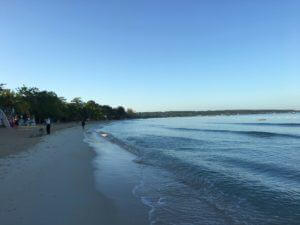 La plage au lever du soleil