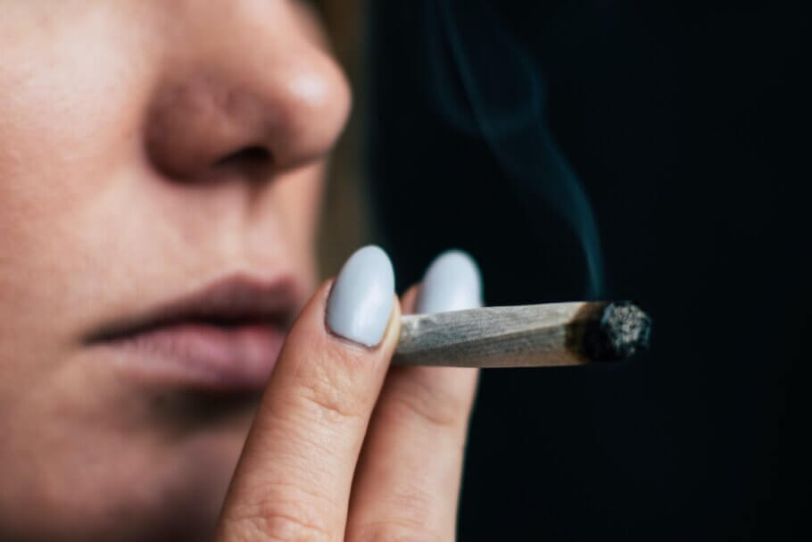 Cannabis NB enseigne comment «rouler un joint en cinq étapes»