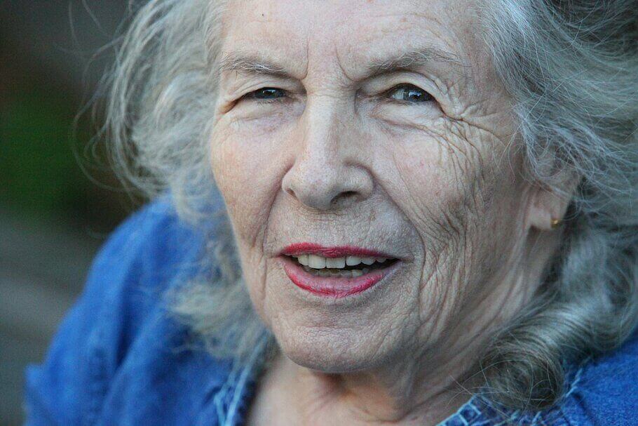 Ann Shulgin lors d'une séance de dédicace en 2011 (Photo: Jon Hanna)