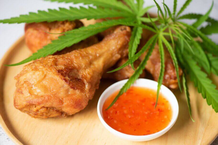 La viande des poulets alimentés au cannabis (qu'ils ont baptisé ‘GanjaChicken’) est plus tendre et a meilleur goût que les poulets normaux