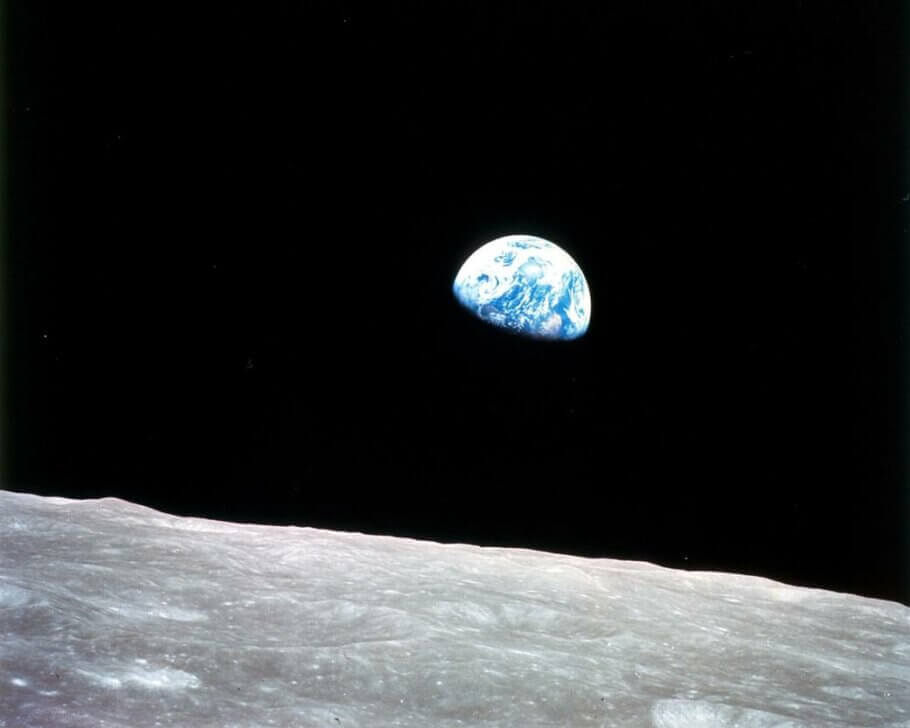 On dit souvent que cette photo, prise lors de la mission Apollo 8 en 1968, a amené les humains à repenser leur place dans l'Univers et à prendre conscience de l'écologie (Photo : NASA)