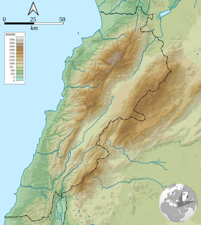La vallée de la Bekaa ou de la Bekaa s'étend du nord-est au sud-ouest, entre les chaînes de montagnes libanaises (à l'ouest) et anti-libanaises (à l'est, bordant la Syrie).