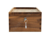 Walnut wood box with key (28x18x11cm) by Marley Natural