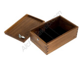Walnut wood box with key (28x18x11cm) by Marley Natural