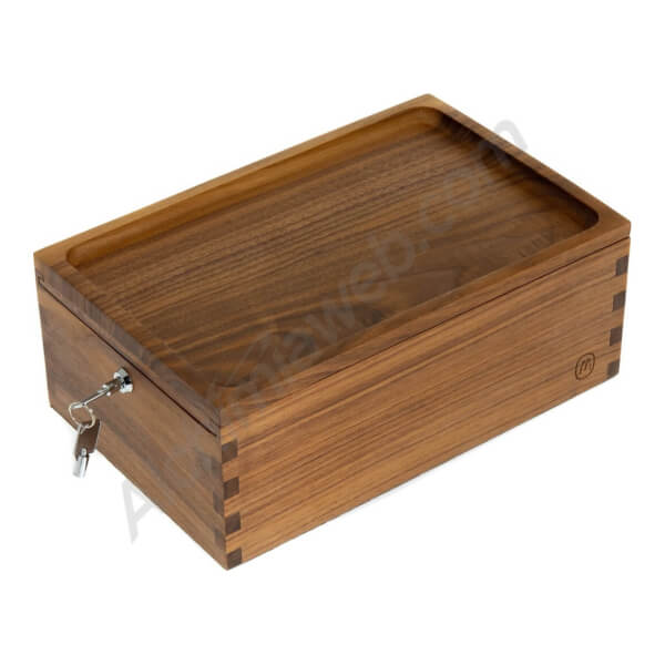 Boîte en bois de noyer avec clé par Marley Natural