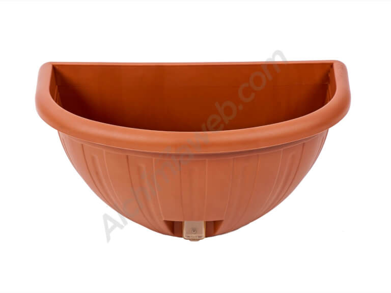 Wall planters with reservoir and water level