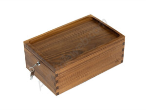 Walnut wood box with key (28x18x11cm) by Marley Natural